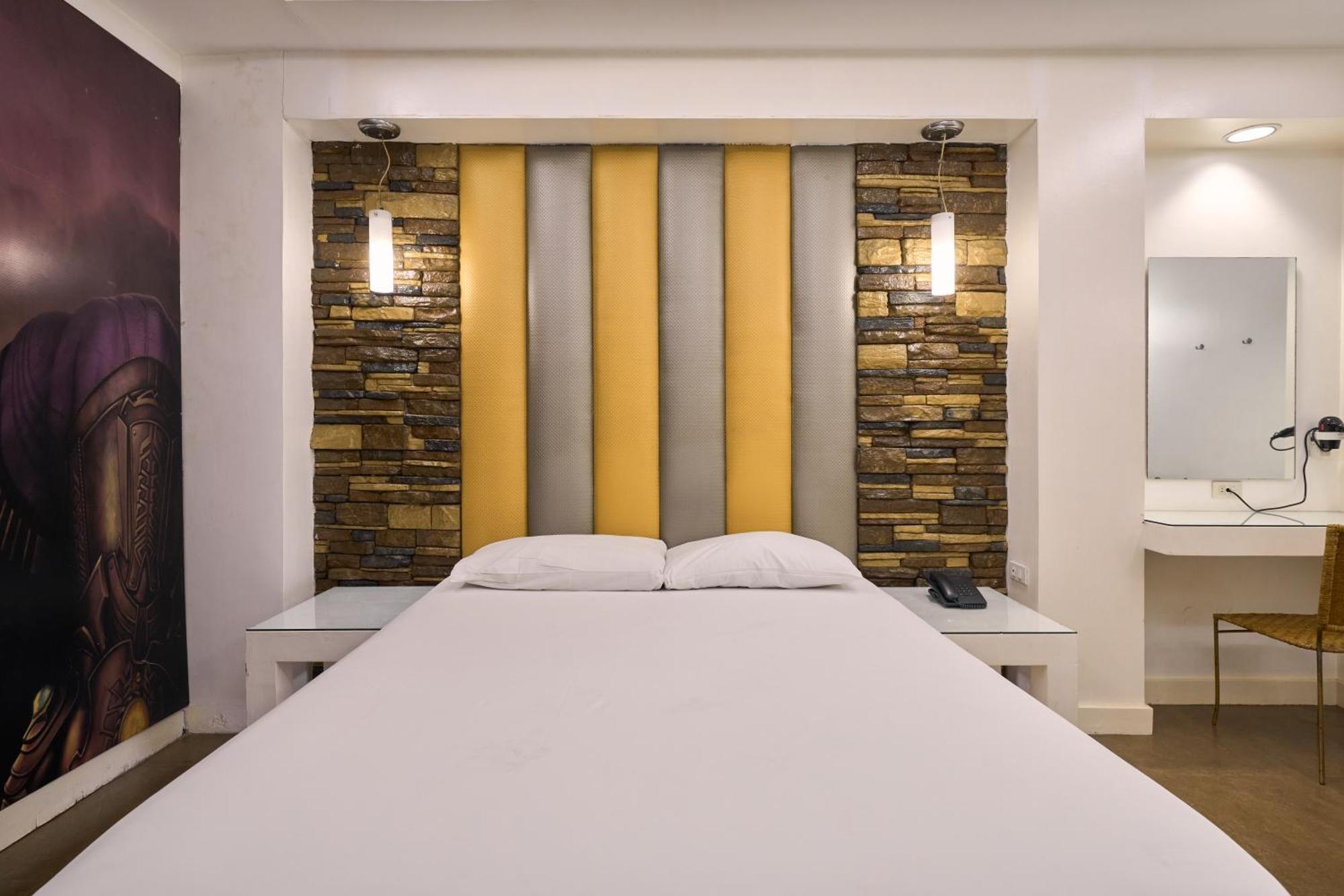 Victoria Court Malabon Hotel Valenzuela Екстериор снимка